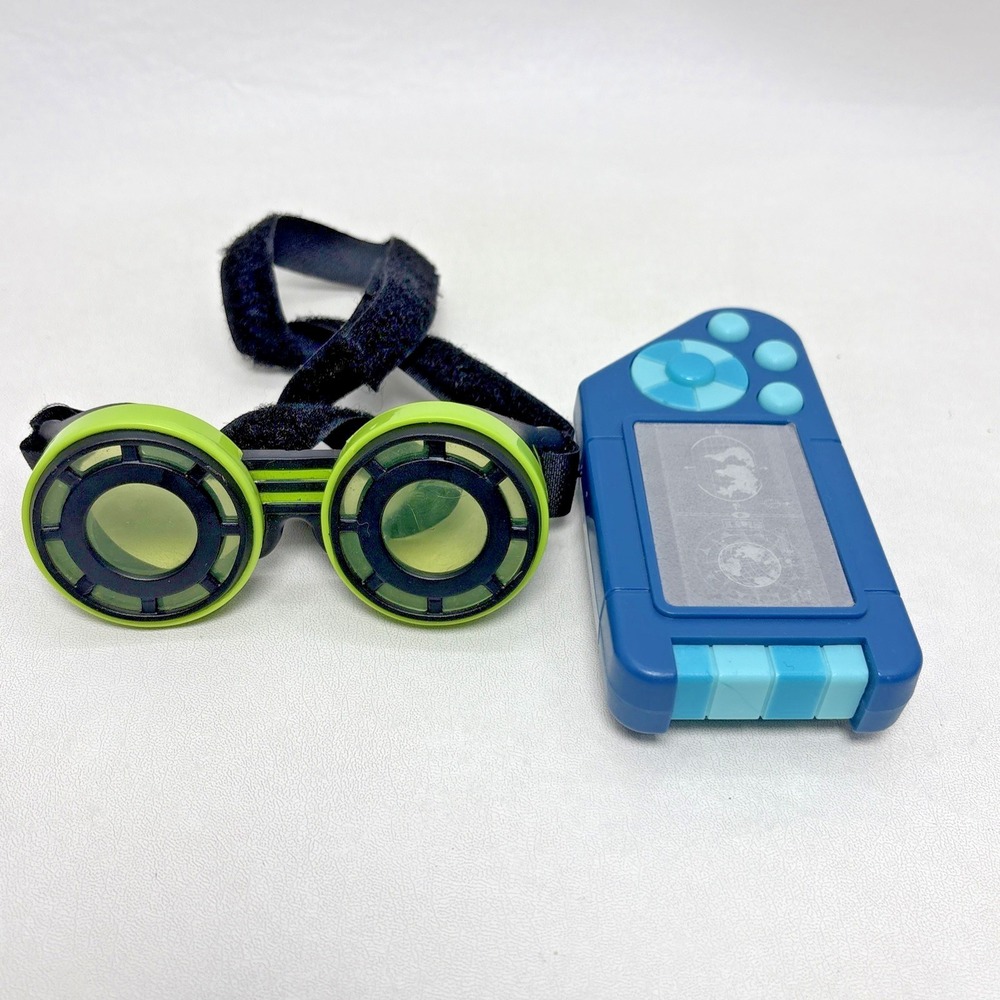 Wild Kratts Mixed Lot of 5 Figures 80 Discs Goggles 2 Magazines 24 Fanny Pack - Picture 6 of 10